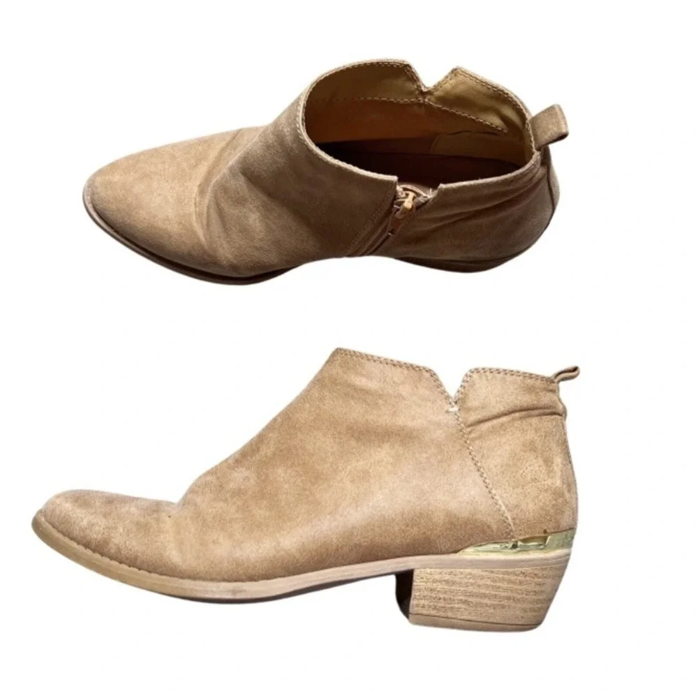 Qupid Womens Tan Faux Suede Ankle Booties Gold Heel Trim Pointed Toe Tan Beige 7